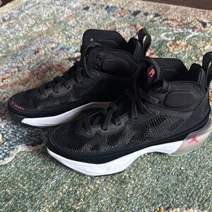 JORDAN XXXVII (GS) BOYS BASKETBALL SHOE IN SZ 3.5 Y…LIKE NEW!!!
